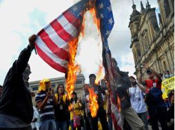 Los manifestantes gritaron consignas contra el acuerdo militar de Estados Unidos y Colombia. AFP  /