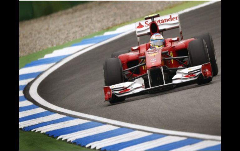 El piloto español Fernando Alonso durante la segunda práctica en el circuito de Hockenheim. REUTERS  /