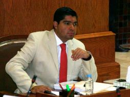 Carlos Corona aclaró que la compra de dos camionetas por dos millones de pesos fue producto de su trabajo. A. GARCÍA  /