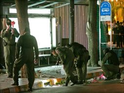 La bomba estaba oculta en un basurero en una parada de autobuses. EFE  /