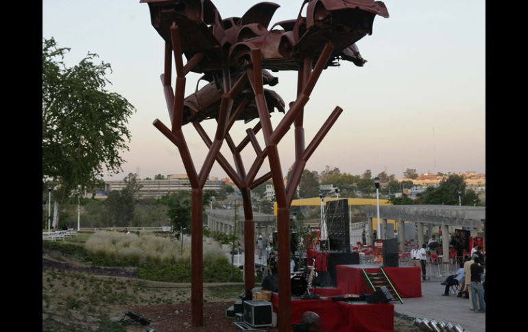 La escultura Bosque In-móvil fue elegida en la primera Bienal Internacional de Escultura Guadalajara. E. BARRERA  /