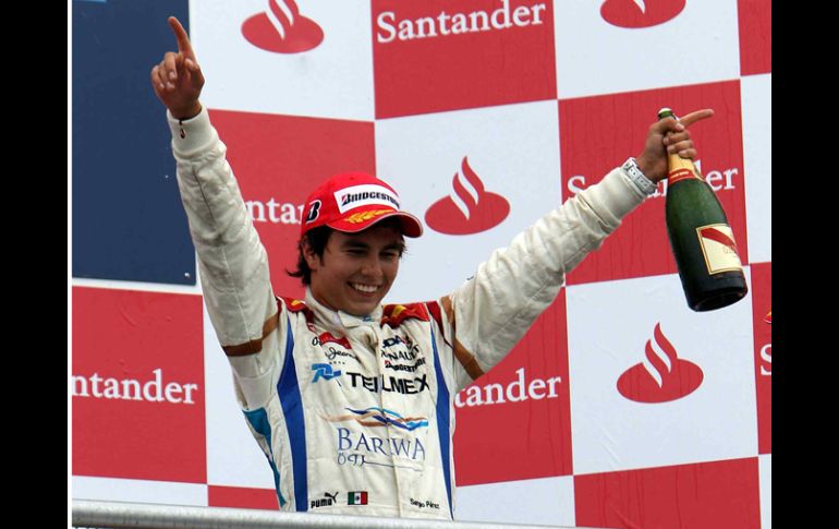 Sergio Pérez celebró su victoria en el Gran Premio de Alemania. MEXSPORT  /