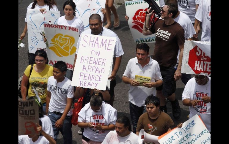 Conforme se acerca la fecha límite para aplicar la Ley, se intensifican las protestas dentro y fuera del estado de Arizona. REUTERS  /