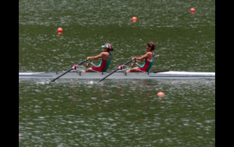 Las mexicana Analicia Ramírez (izq.) y Lila Pérez consiguen la medalla de oro. EFE  /