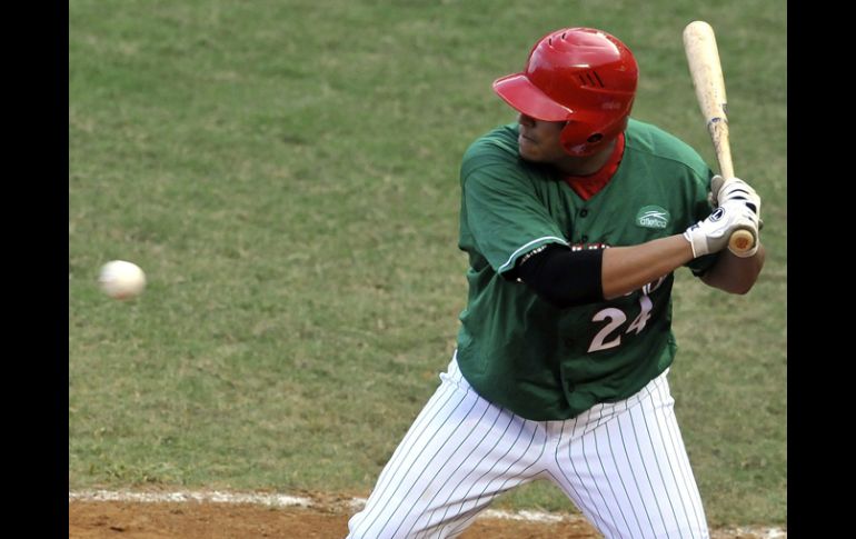 Jorge Guzmán participó hoy en el triunfo mexicano de la semifinal contra Puerto Rico. EFE  /