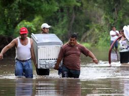 Más de 200 familias resultaron afectadas en la colonia Cuencas Uno y Dos de la Congregación de Paso del Toro, en Veracruz. NTX  /