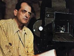 Luis Buñuel colaboró con muchos artistas mexicanos, murió en la Ciudad de México en 1983. ESPECIAL  /