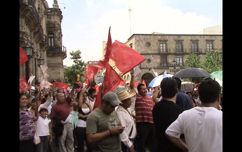 Los manifestantes permanecieron a las afueras de las oficinas de la Secretaría de Desarrollo Rural y en El Santuario. N. PÉREZ  /