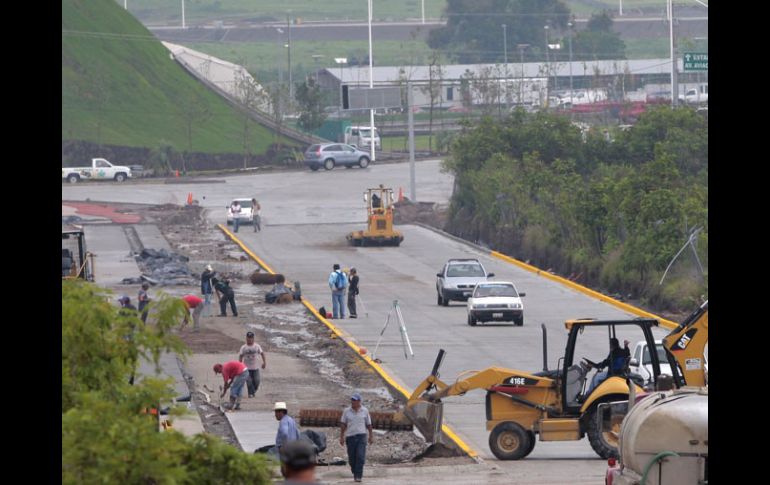 Vista del ingreso principal al estadio de las Chivas en donde se muestran los avances de las obras del día 26 de Julio.   S. NÚÑEZ  /