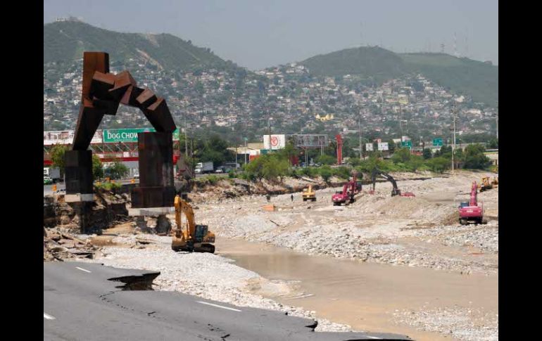 Obras de reparación en Monterrey, que fue afectada por las lluvias del huracán 'Alex'. EL UNIVERSAL  /