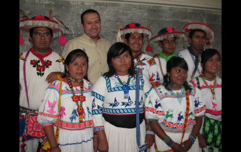 El Instituto Jalisciense de la Juventud envía a ocho artistas wixáritari a Québec. ARCHIVO  /