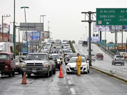 Aspecto de la avenida Vallarta con problemas en la circulación vehicular por el cierre del paso a desnivel en Rafael Sanzio. E. PACHECO  /