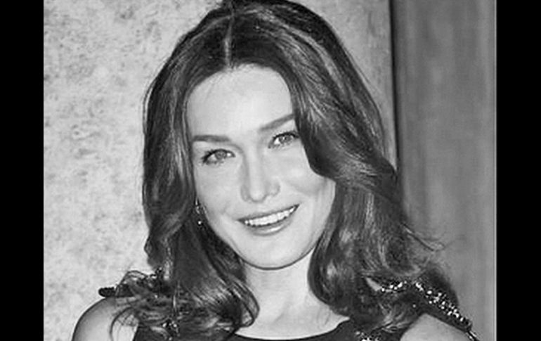 Carla Bruni lleva un papel secundario en el filme. AP  /