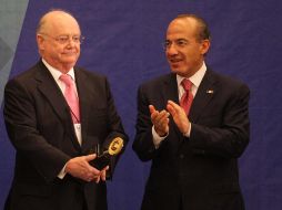 El Presidente Calderón presidió la entrega de la Medalla al Mérito Industrial al empresario tequilero Juan Beckmann Vidal. A. CAMACHO  /