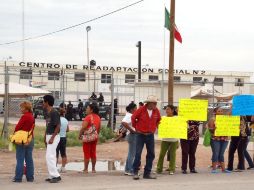 La semana pasada, familiares de internos del penal de Gómez Palacio pidieron la reinstalción de Margarita Rojas. NTX  /