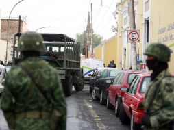 El Ejército mexicano durante el traslado del cuerpo de Nacho Coronel al Semefo. EL INFORMADOR  A. GARCÍA  /