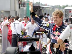 Vettel celebró su clasificación al frente de la parrilla. EFE  /