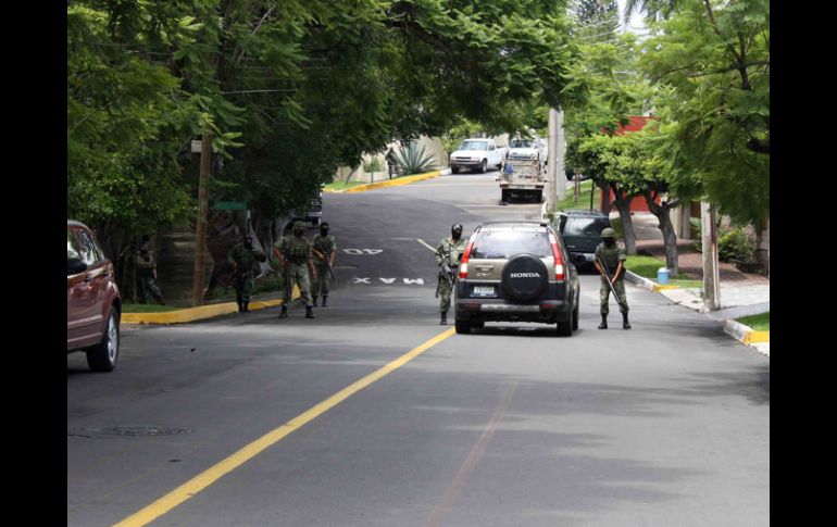 Elementos del Ejército durante el operativo en Colinas de San Javier. HINOJOSA  /