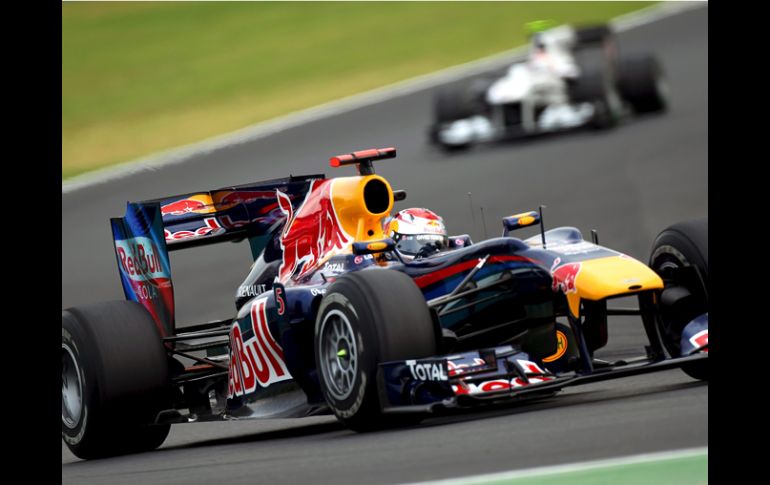 Vettel conduce su monoplaza durante la sesión clasificatoria del Gran Premio de Hungría. EFE  /