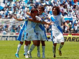 Los jugadores del Puebla festejando el gol a favor ante San Luis. MEXSPORT  /