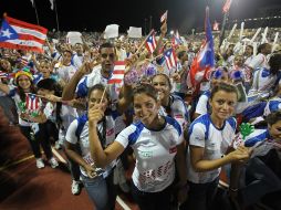 Deportistas puertorriqueños participan en la ceremonia de Clausura. EFE  /