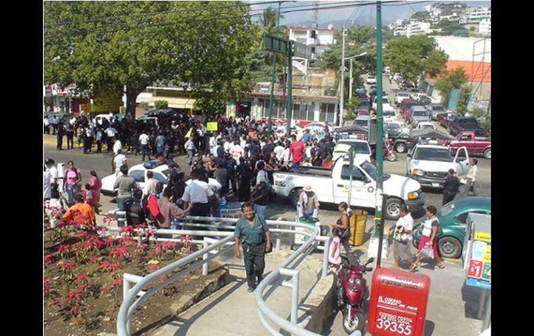 A través de pancartas, la ciudadanía manifestó su inconformidad ante el gobierno municipal. ESPECIAL  /