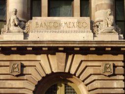 El Banco de México junto con las instituciones bancarias realizaría una lista de personas sospechosas de nexos con el crimen. ESPECIAL  /