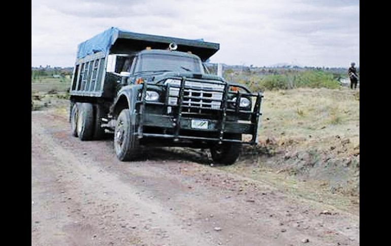 Los delincuentes utilizan camiones que aparentan ser de carga para transportar el combustible robado. EL UNIVERSAL  /