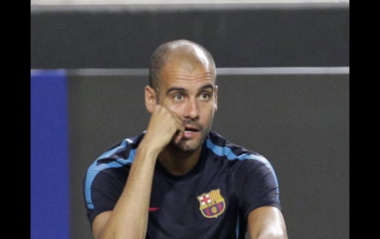 Josep Guardiola lamenta la salida de Raúl de la liga española. AP  /