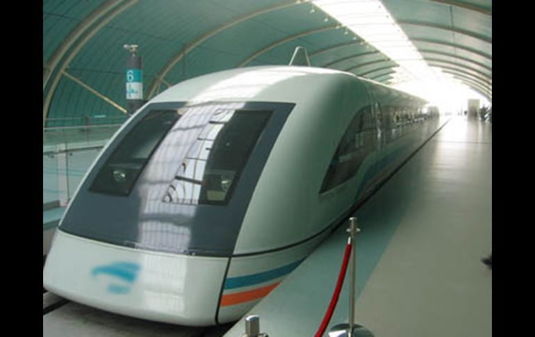 El único maglev es el tren más rápido del planeta y recorre los 40 kilómetros de distancia en menos de ocho minutos. ESPECIAL  /