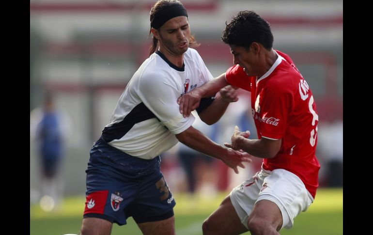 Mario Hernández Lash (izq) fue defensor del Atlante, en la foto jugando con Chetumal, filial del mismo equipo. JAMMEDIA  /