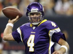 Brett Favre de 40 años, no jugará la siguiente temporada de la NFL. AP  /