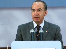 El Presidente Felipe Calderón escuchó argumentos a favor de la legalización de las drogas. EFE  /