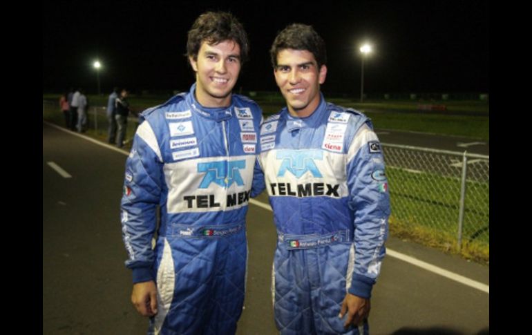 Sergio Pérez realizó anoche, junto a su hermano Toño, prácticas en el kartódromo de 'Oscar Casillas'. A. CAMACHO  /