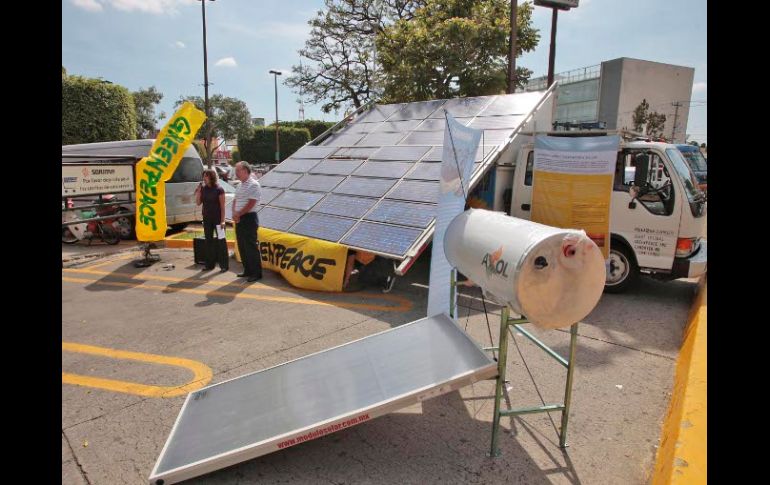 Greenpeace exhibió el camión llamado “El Girasol”. S. NÚÑEZ  /