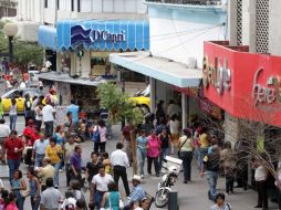 La peatonalización en calles del primer cuadro de Guadalajara (como Colón) mejoró de manera general las ventas del comercio. A. CAMACHO  /