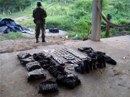 Elementos de la Sedenal lograron el aseguramiento de armas, cartuchos, cargadores y dos vehículos, en el rancho La Lagunilla. NTX  /