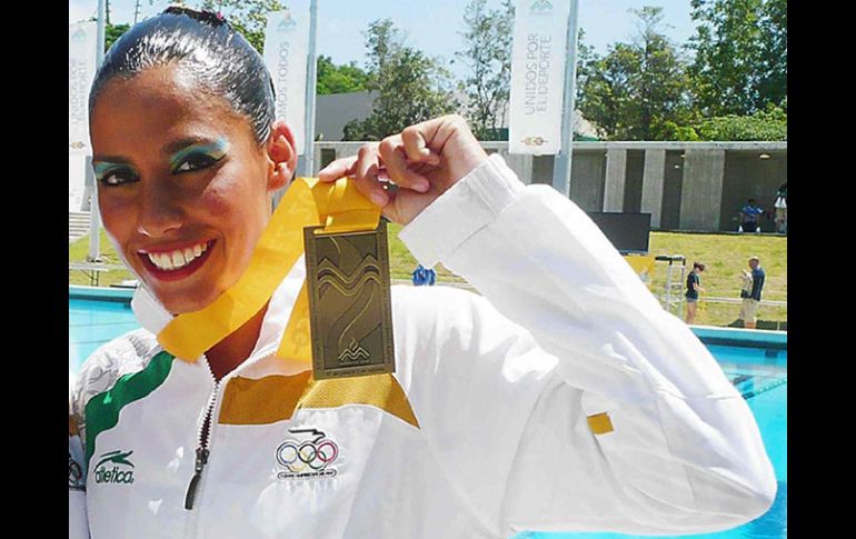 Nuri Diosdado posa con una de las medallas que ganó en Mayagüez 2010. MEXSPORT  /