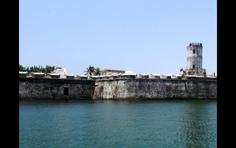 El INAH trabaja en la restauración de la Fortaleza que se ubica en el Puerto de Veracruz.ESPECIAL  /