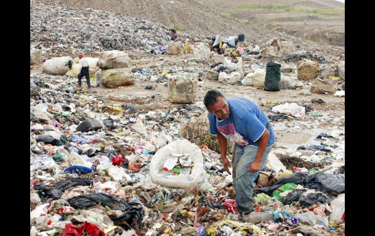 Los jugos de la basura que escurren del basurero son constantes en lluvias. E. PACHECO  /