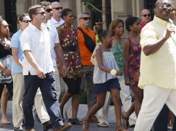 La primera dama, Michelle Obama, recorre las calles de Andalucía junto con su hija Sasha y un gran cuerpo de seguridad. REUTERS  /