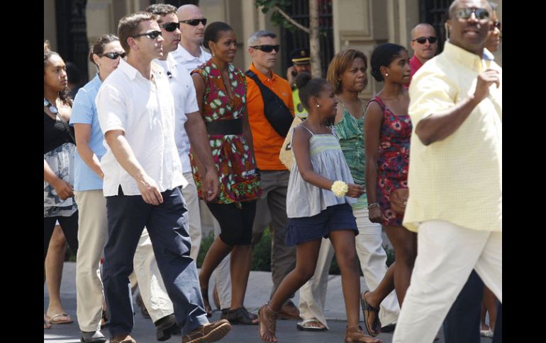 La primera dama, Michelle Obama, recorre las calles de Andalucía junto con su hija Sasha y un gran cuerpo de seguridad. REUTERS  /