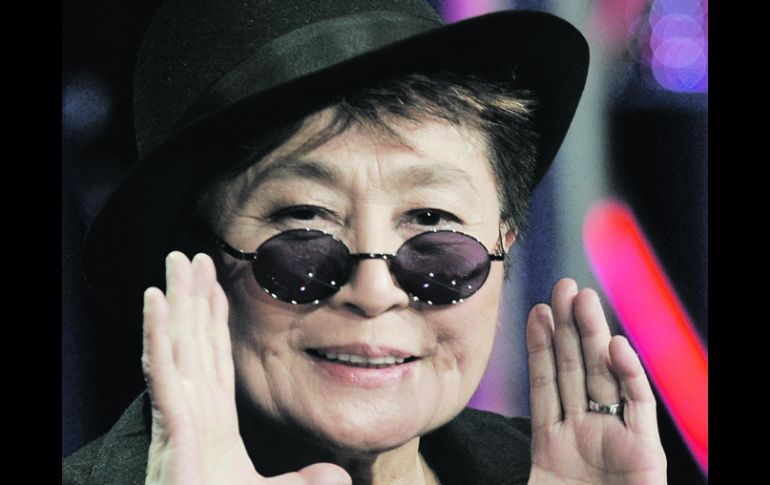 La artista Yoko Ono considera peligroso que el asesino de John Lenon quede en libertad condicional. AP  /