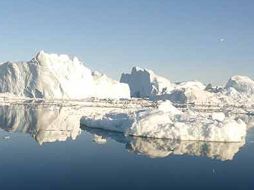 La nueva isla, que se desprendió el jueves, ingresará a un remoto lugar llamado el Estrecho de Nares. ESPECIAL  /