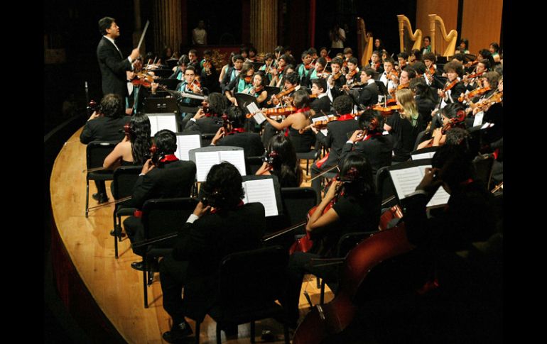 La Orquesta Sinfónica Infantil y Juvenil de México presentó un concierto en el Degollado, enfocado a los festejos de 2010.E. BARRERA  /