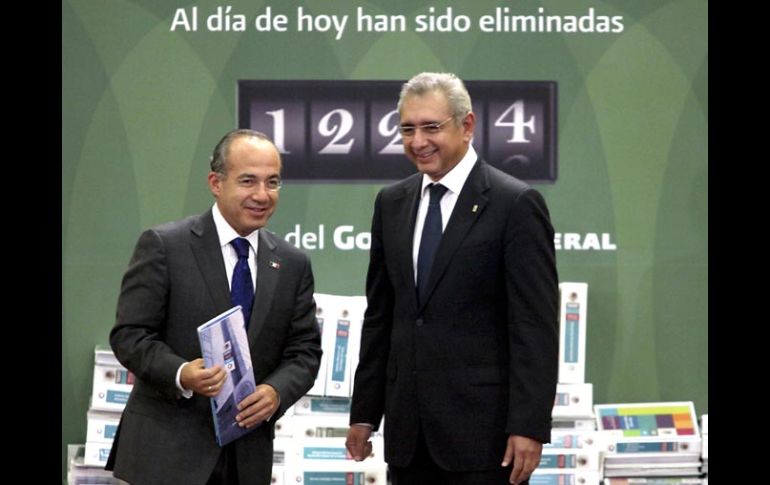 El Presidente Felipe Calderón anuncia la eliminación de miles de normas que entorpecían la gestión gubernamental. EL UNIVERSAL  /