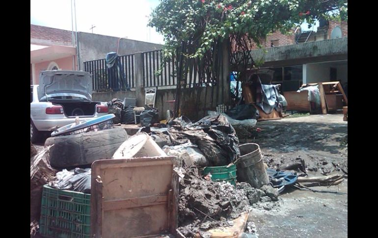 El agua entró a casas, causando daños a los muebles de las mismas. I. DE LOZA  /