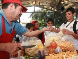 La prohibición de vender comida chatarra pretende evitar problemas de salud entre la población infantil. A CAMACHO  /