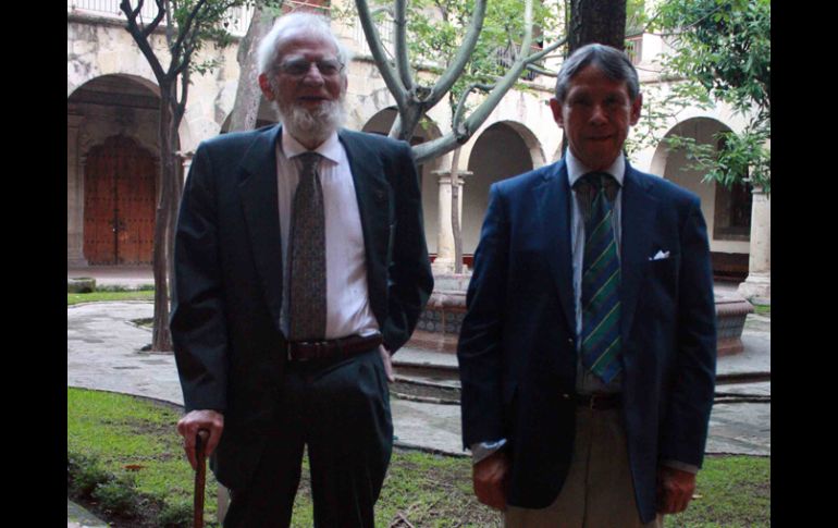 Otto Schöndube y Rodolfo Fernández participaron en el homenaje al arqueólogo Ignacio Bernal. A. HINOJOSA  /