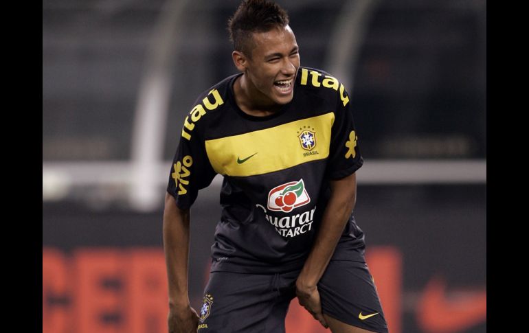 Neymar ríe durante una sesión de entrenamiento previa al juego contra Estados Unidos en la fecha FIFA pasada. EFE  /